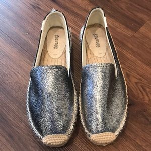 NEW Soludos Silver Metallic Espadrilles
